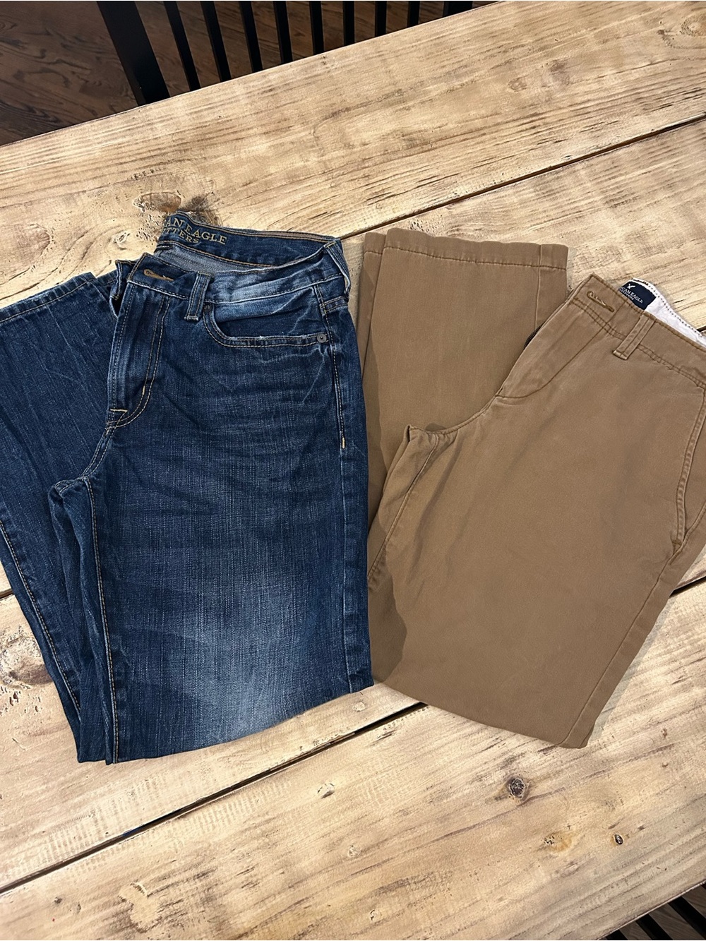 2 PAIRS! American Eagle Outfitters Men’s Blue Denim & Khakis Straight Style